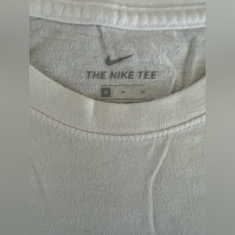 Girls Nike Tee - Picture 3 of 4